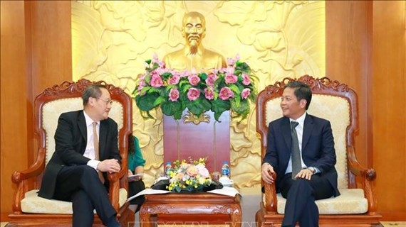 Vietnam beefs up multifaceted cooperation with Singapore, Australia